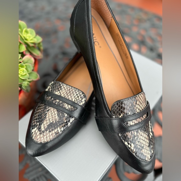 👁️‍🗨️Vionic Savannah Black Snake Skin Slip-On Leather Penny Loafers. Size 9 - Picture 2 of 9